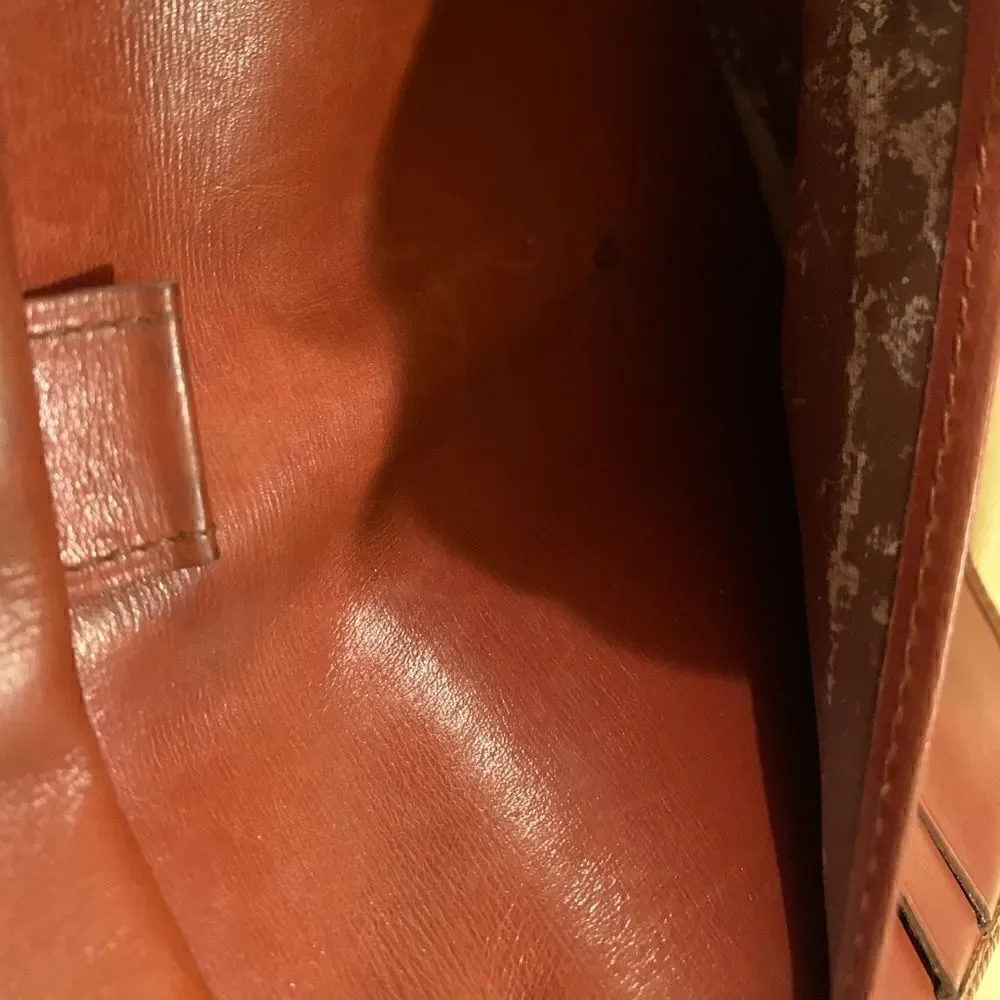 Authentic Louis Vuitton long epi wallet unisex